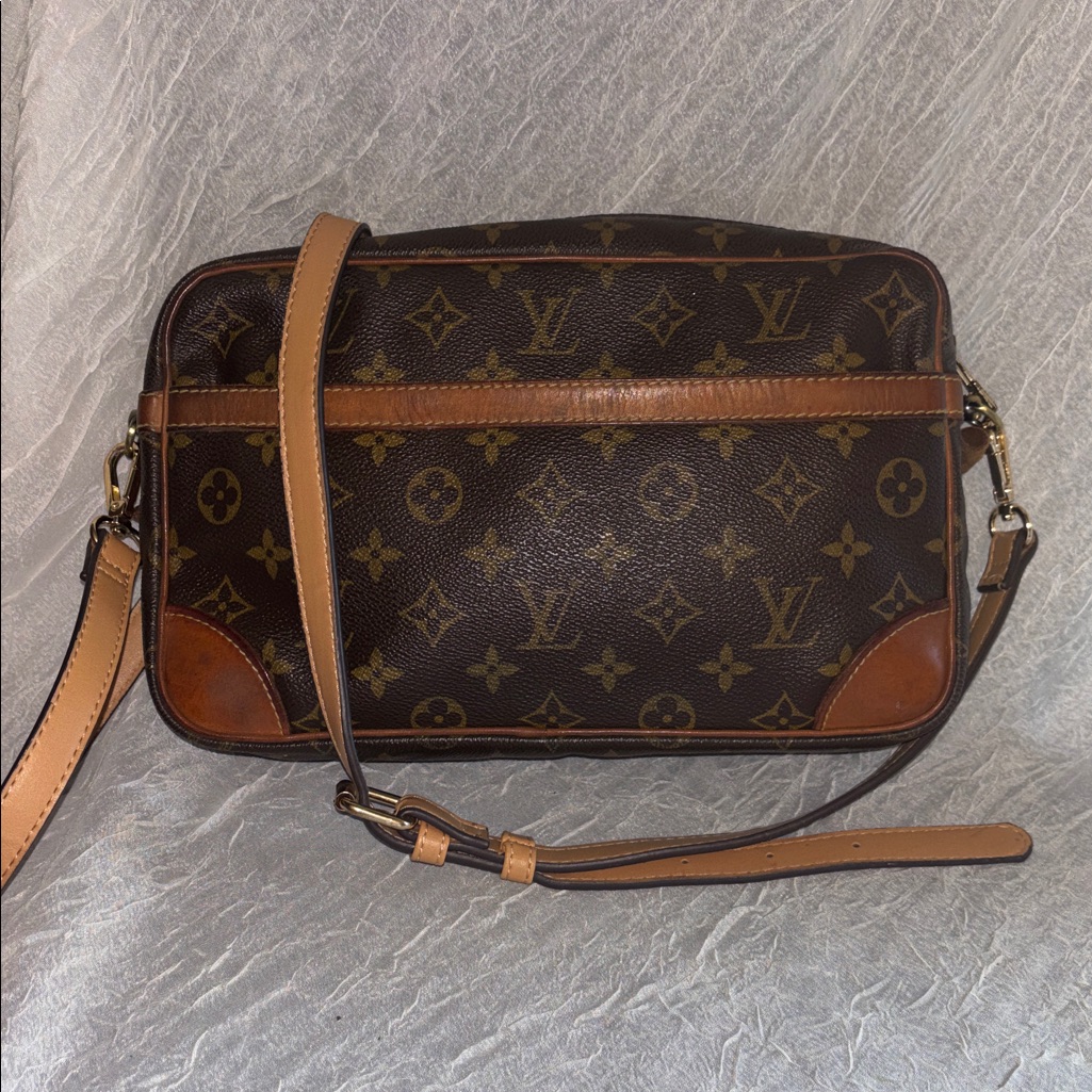 Louis Vuitton Monogram Trocadero. Coa